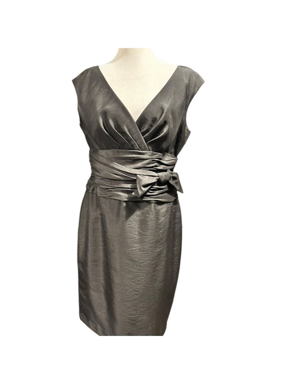 Evan-Picone Deep V Neck Little Black Dress Ruched Waist Bow Back Zip Lined Sz 10